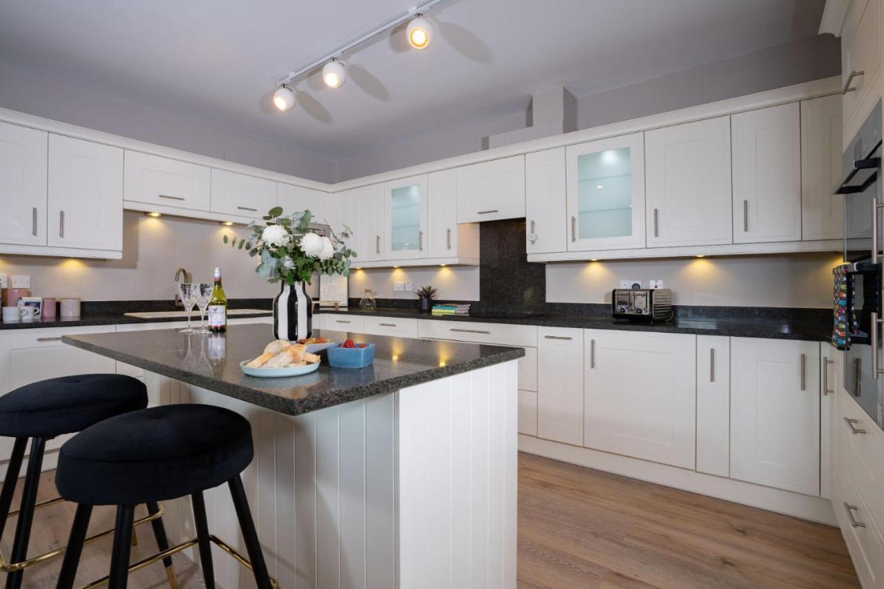 Brand New - Contemporary - 2 Bedroom - 2 Bathroom - Spacious Apartment - Lake Views Ambleside Esterno foto