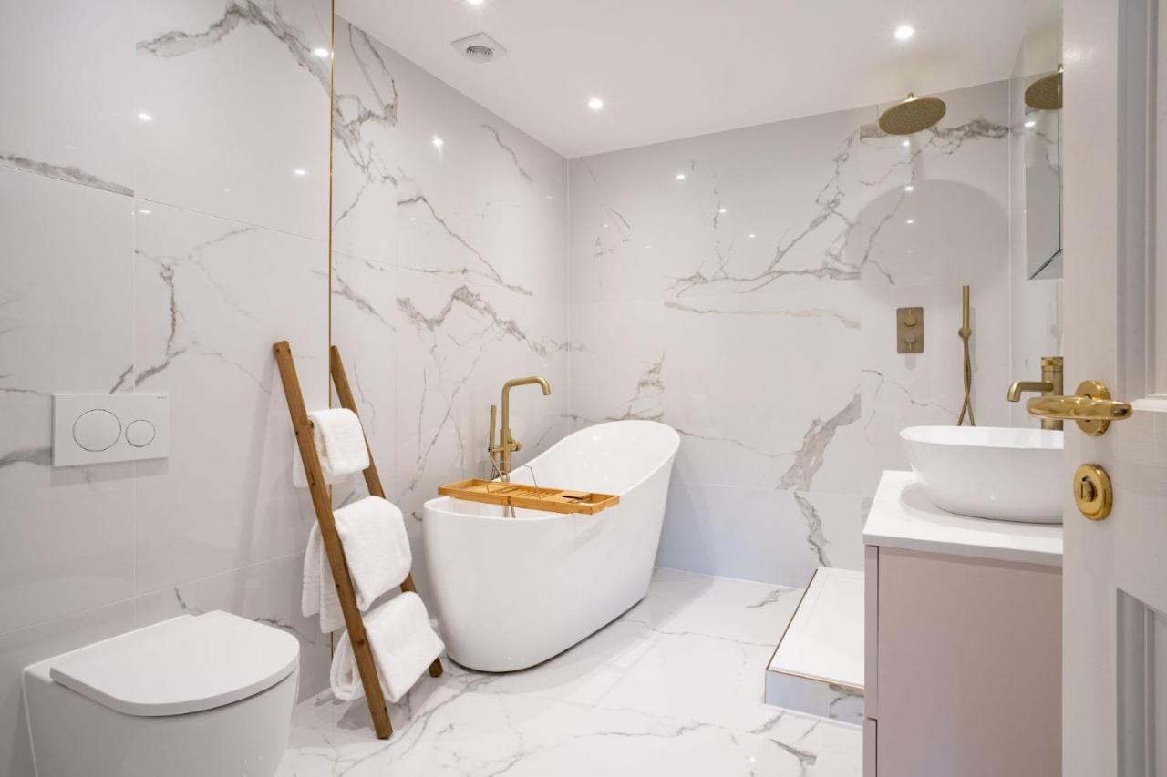 Brand New - Contemporary - 2 Bedroom - 2 Bathroom - Spacious Apartment - Lake Views Ambleside Esterno foto